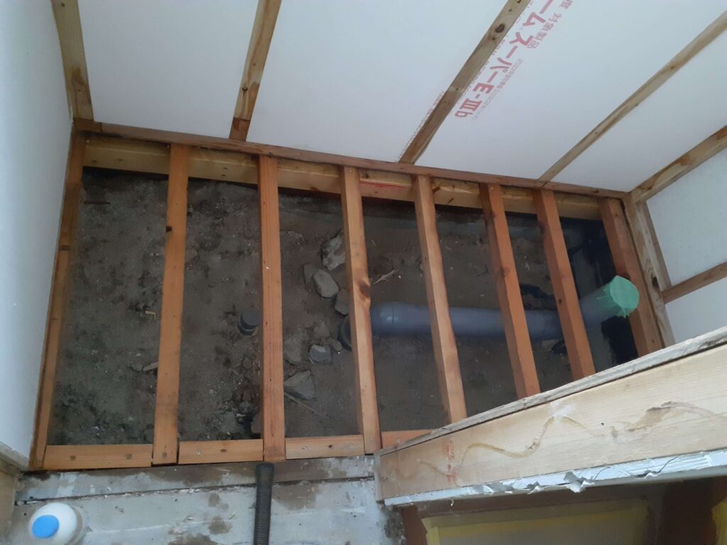 トイレの床を張り替える前