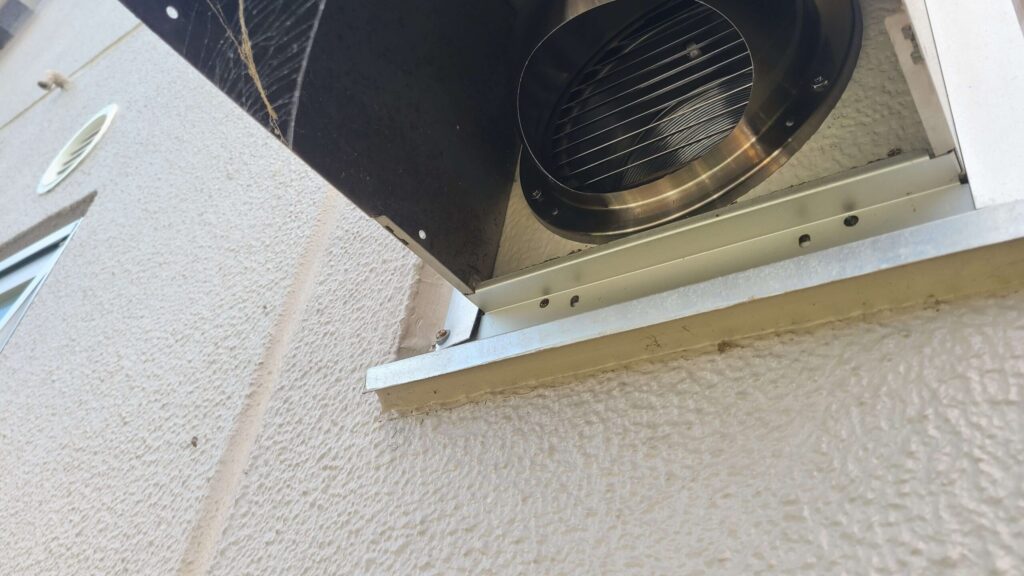 排気ダクト（屋外側）