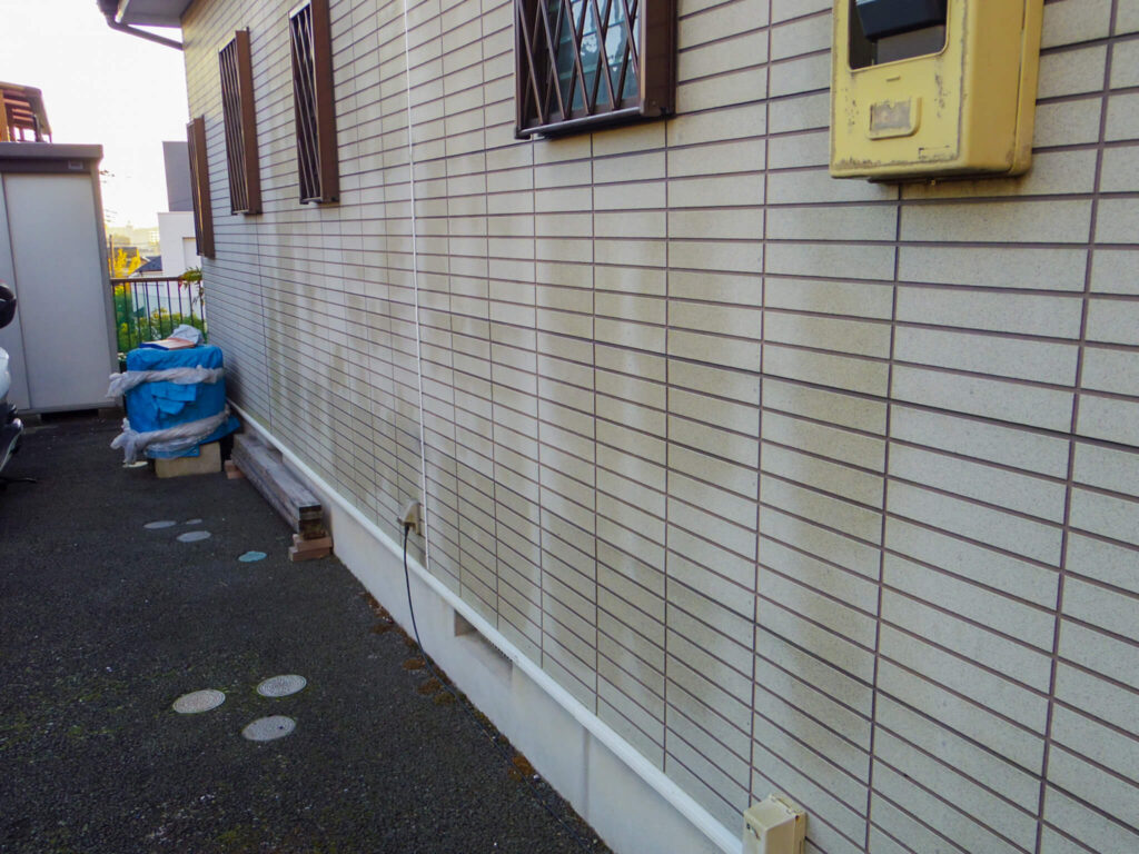 日当たりの悪い北側の壁