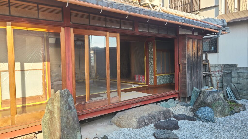 既存1枚ガラスの木製サッシ工事前