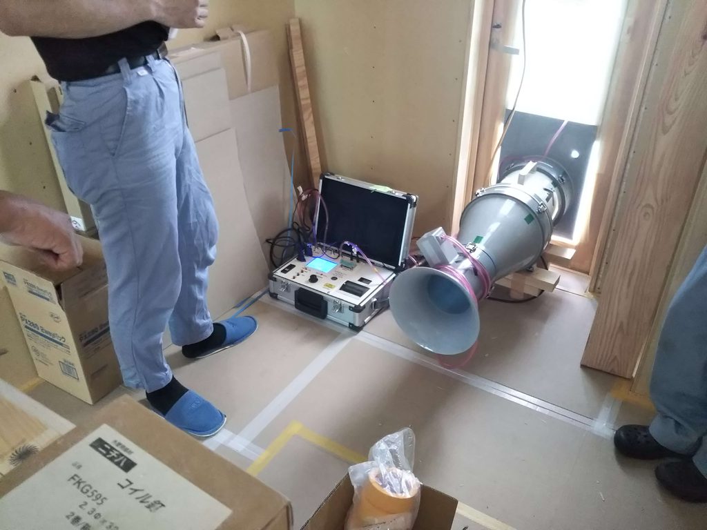 実際の気密測定の様子