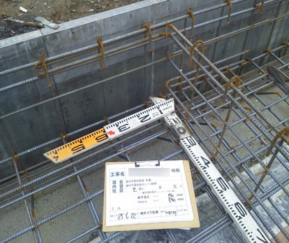 コンクリート打設前に基礎配筋を確認し写真で記録するダイワ住研の施工管理③