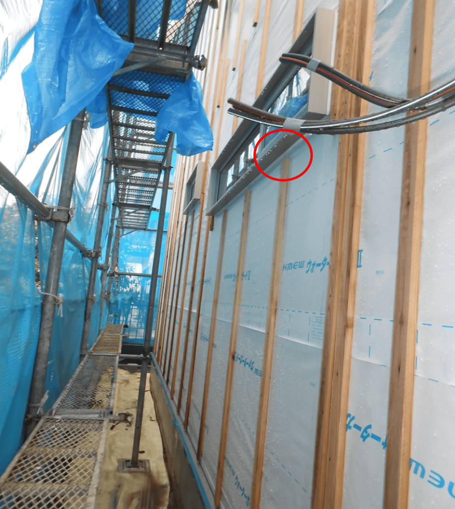 壁体内の湿気を逃がすため外壁通気層を確保するダイワ住研の新築施工