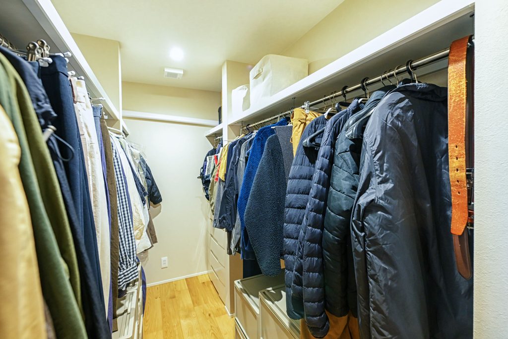 家事と掃除がしやすい場所に配置した新築住宅の収納　クローゼット